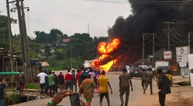 Gas,explosion,rocks,Abeokuta,Panic,residents,lta-Oshin-Area,lta-Oshin,Ogun,State,capital,Ogun-State,six-vehicles,were-burnt,accident,personnel,FRDC,Federal,Road,Safety,Corps,Fire-Service,swiftly,mobilized,shops,houses,taxis,private-car,truck,claiming,four,lives,claiming-four-lives,eyewitnesses,spoke,condition,anonymity,some-casualties,rushed,hospital,response-teams,response,teams