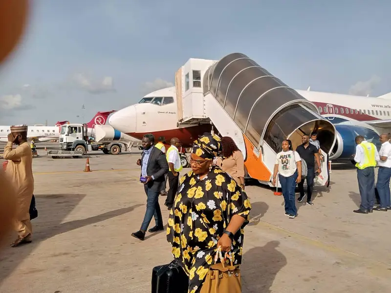 passengers disembarking from the flight at abuja airport